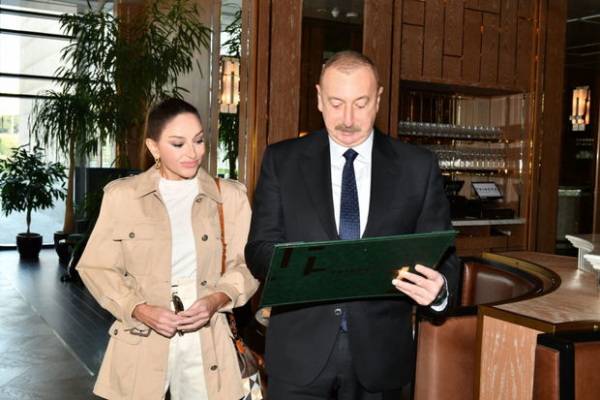 İlham Əliyev və Mehriban Əliyeva Bakıda hotelin açılışında iştirak ediblər